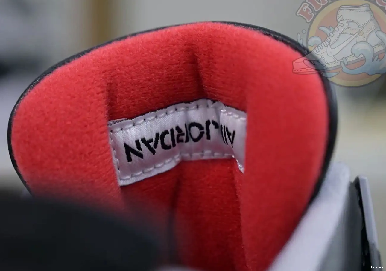 Air Jordan 4